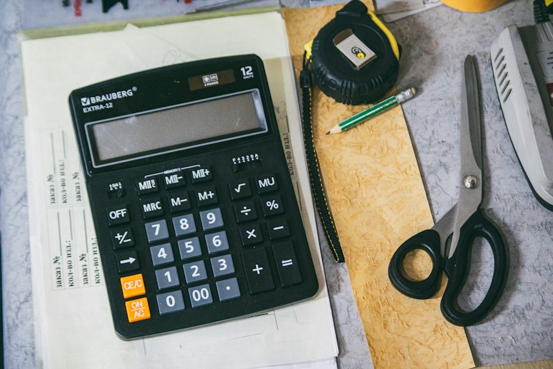 Calculatrice et fournitures de bureau
