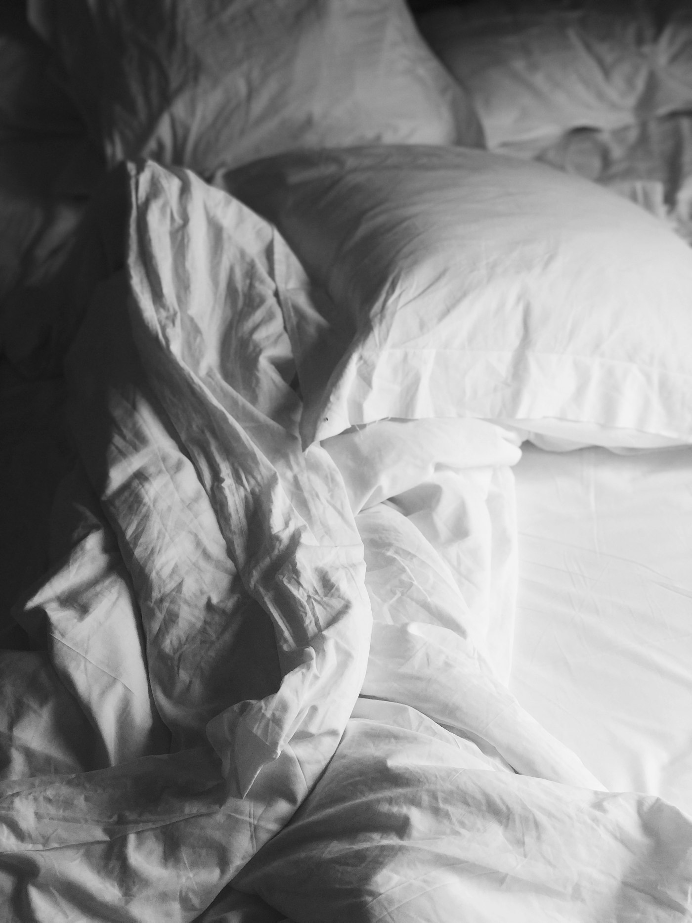 Linge de lit soigneusement mis en place pour l’arrivée des voyageurs